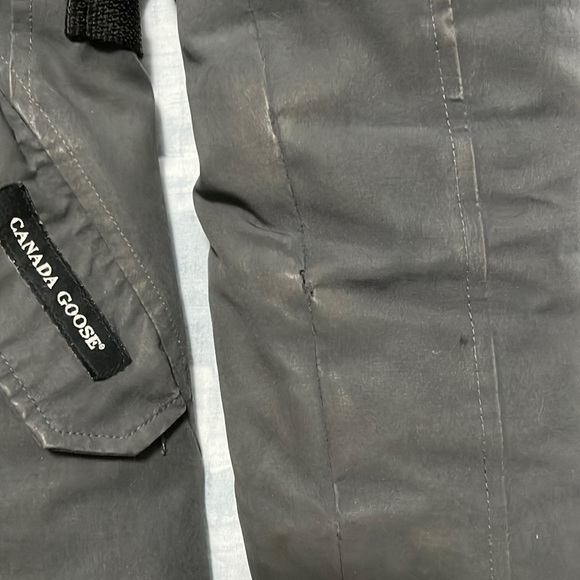 Pics for buyer small hole in arm seams - Picture 1 of 4